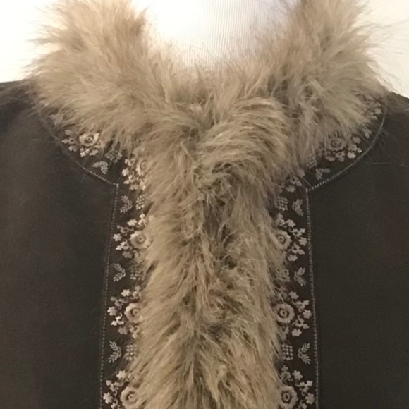 Ann Taylor LOFT Faux Fur & Suede Vest - Picture 3 of 9